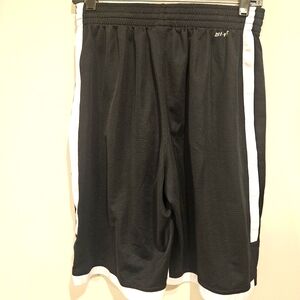 Men's medium Nike gym shorts